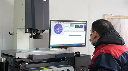 पैनी दृष्टि और सटीक मार्गदर्शन के साथ, हम साँचे के लिए गुणवत्ता रक्षा पंक्ति को मजबूती से स्थापित करते हैं।